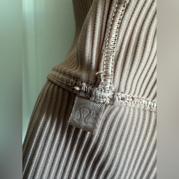 lululemon athletica Power Pivot Ribbed Beige Crop Top - Picture 4 of 4